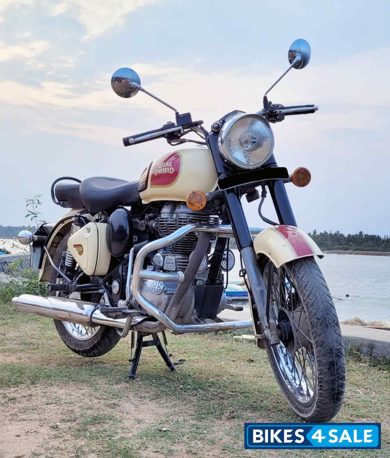 Tan Royal Enfield Classic 500