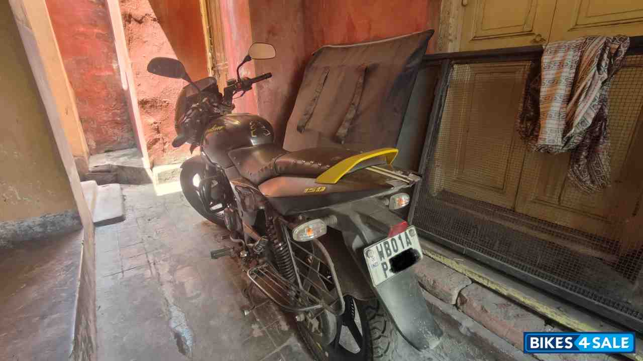 Bajaj Pulsar 150 Neon