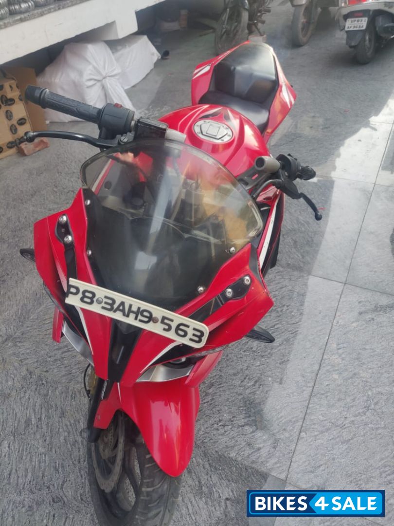 Bajaj Pulsar RS 200 ABS