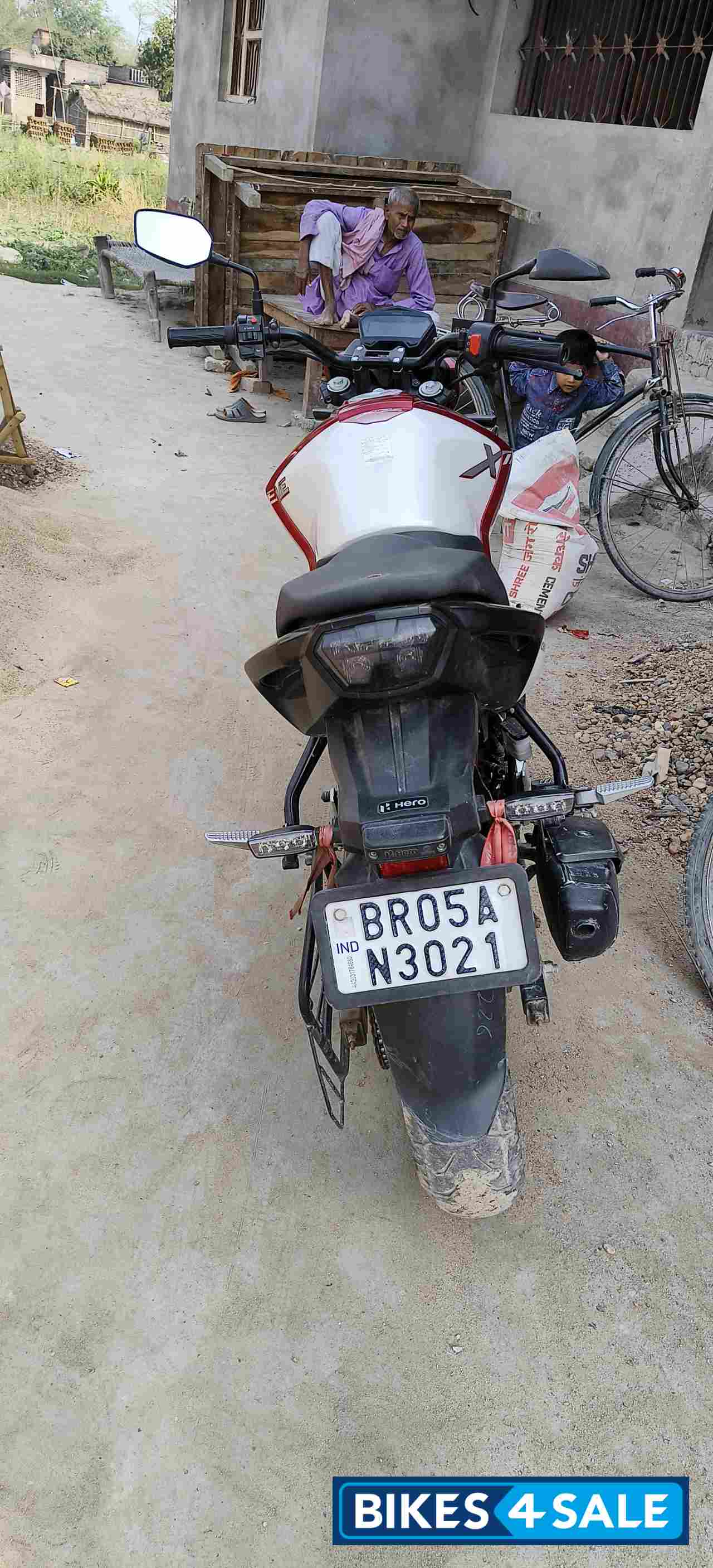 Red Black Hero Xtreme 160R 100 Million Edition