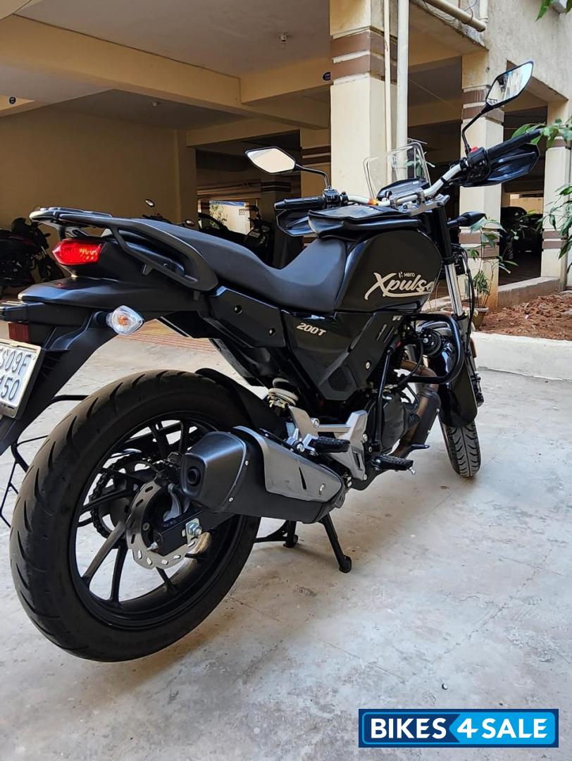 Black Hero XPulse 200T