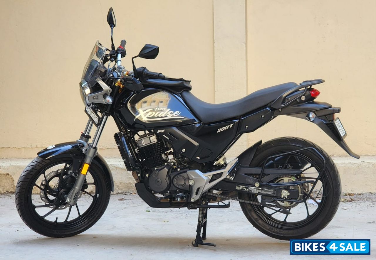 Black Hero XPulse 200T