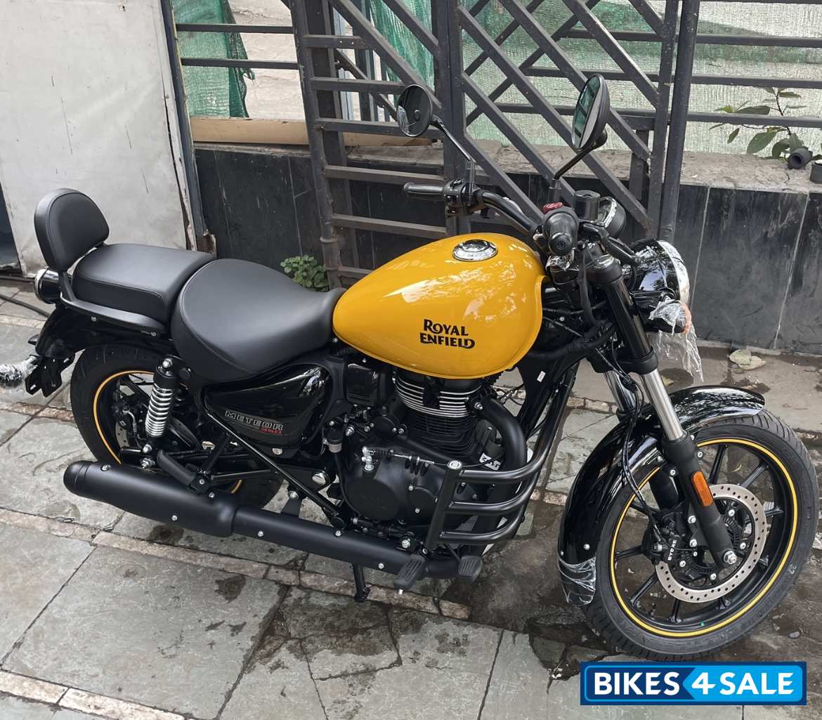 Yellow Royal Enfield 2022 Meteor 350