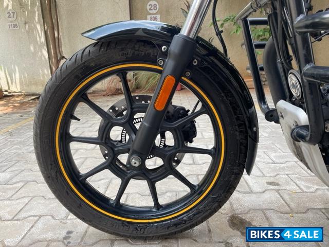 Yellow Royal Enfield 2022 Meteor 350