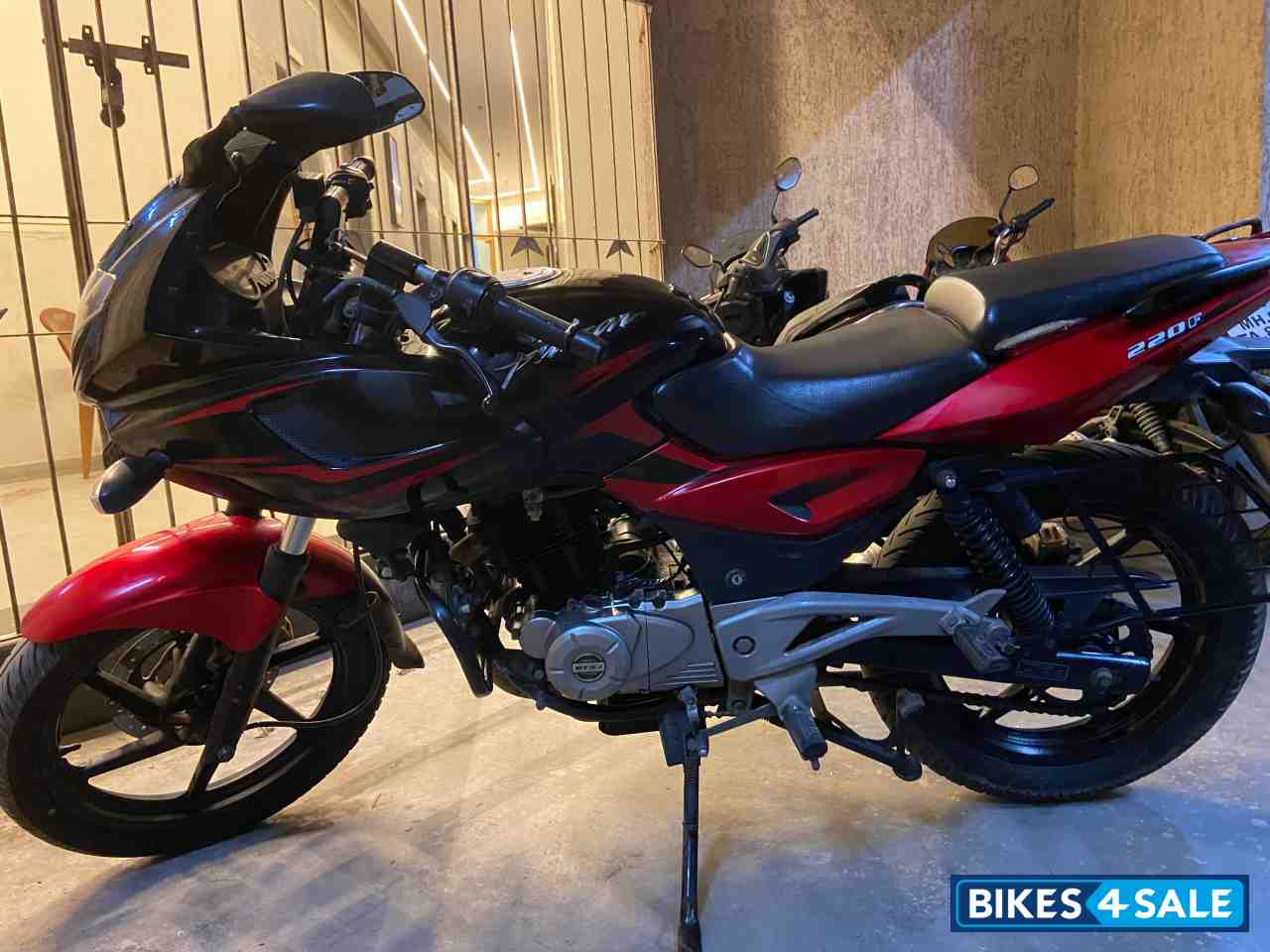 Bajaj Pulsar 220F