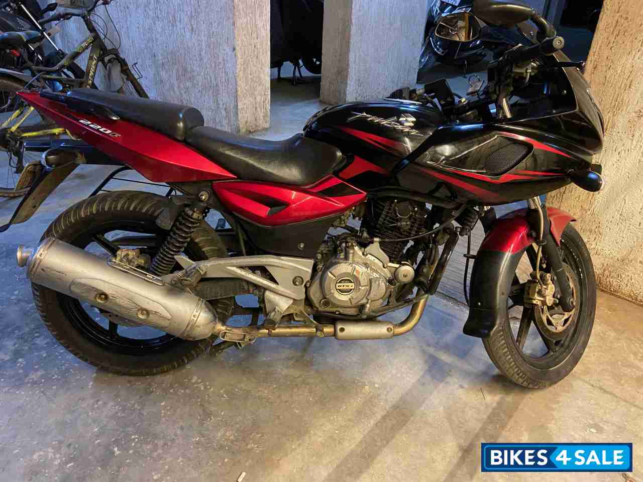 Bajaj Pulsar 220F
