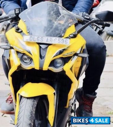 Bajaj Pulsar RS 200 ABS
