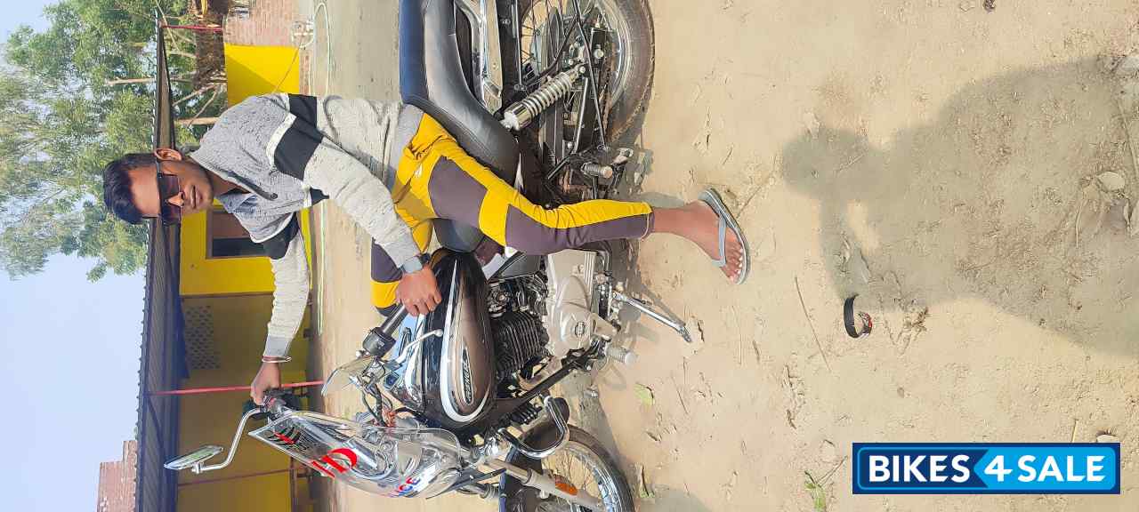 Black Bajaj Avenger Cruise 220 BS6