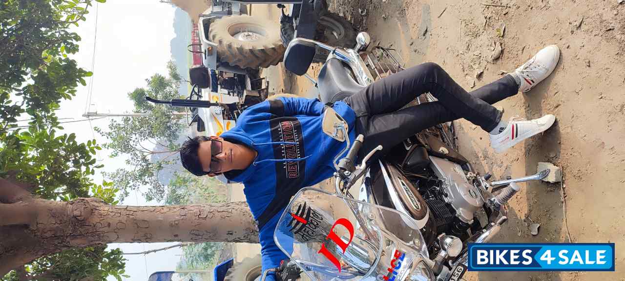 Black Bajaj Avenger Cruise 220 BS6