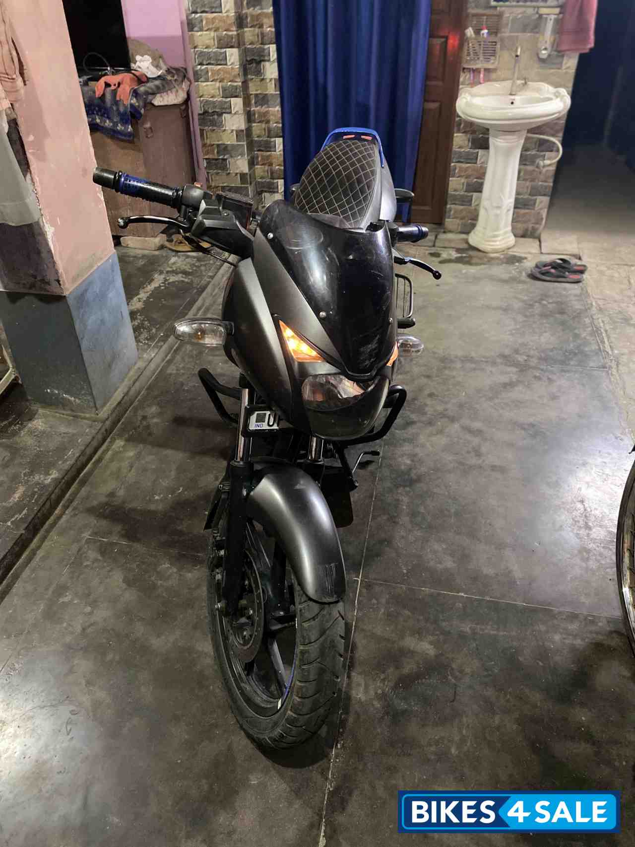 Bajaj Pulsar 125 Neon Disc Single Seat