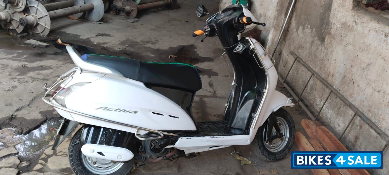 White Honda Activa