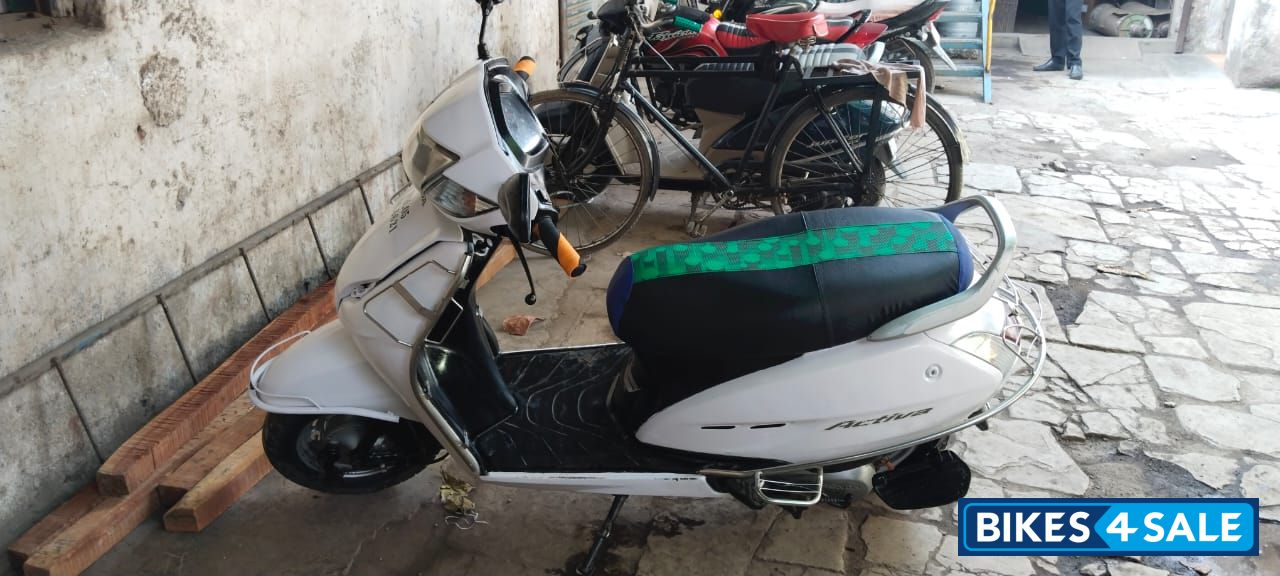 White Honda Activa