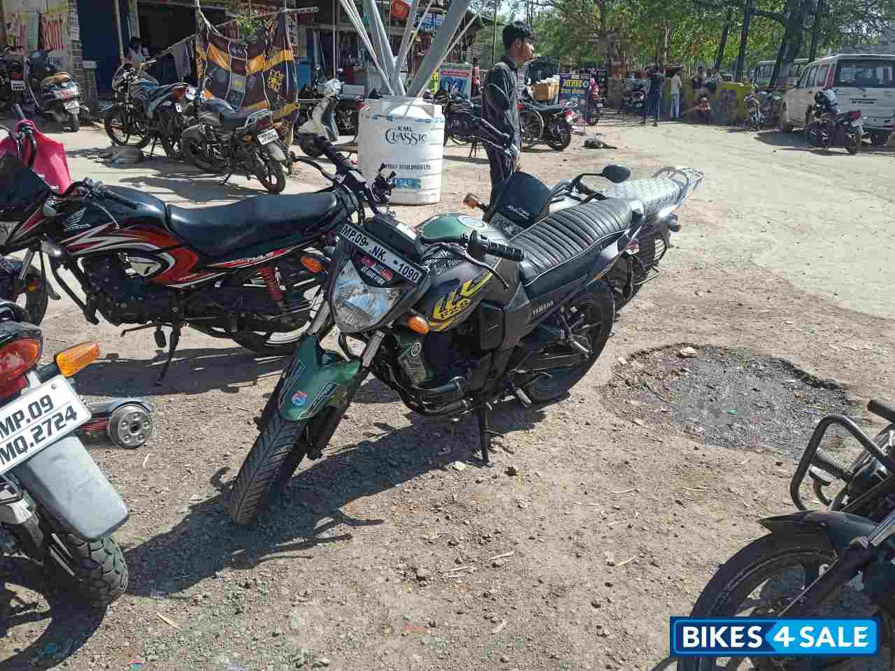 Solo White Yamaha FZ-S