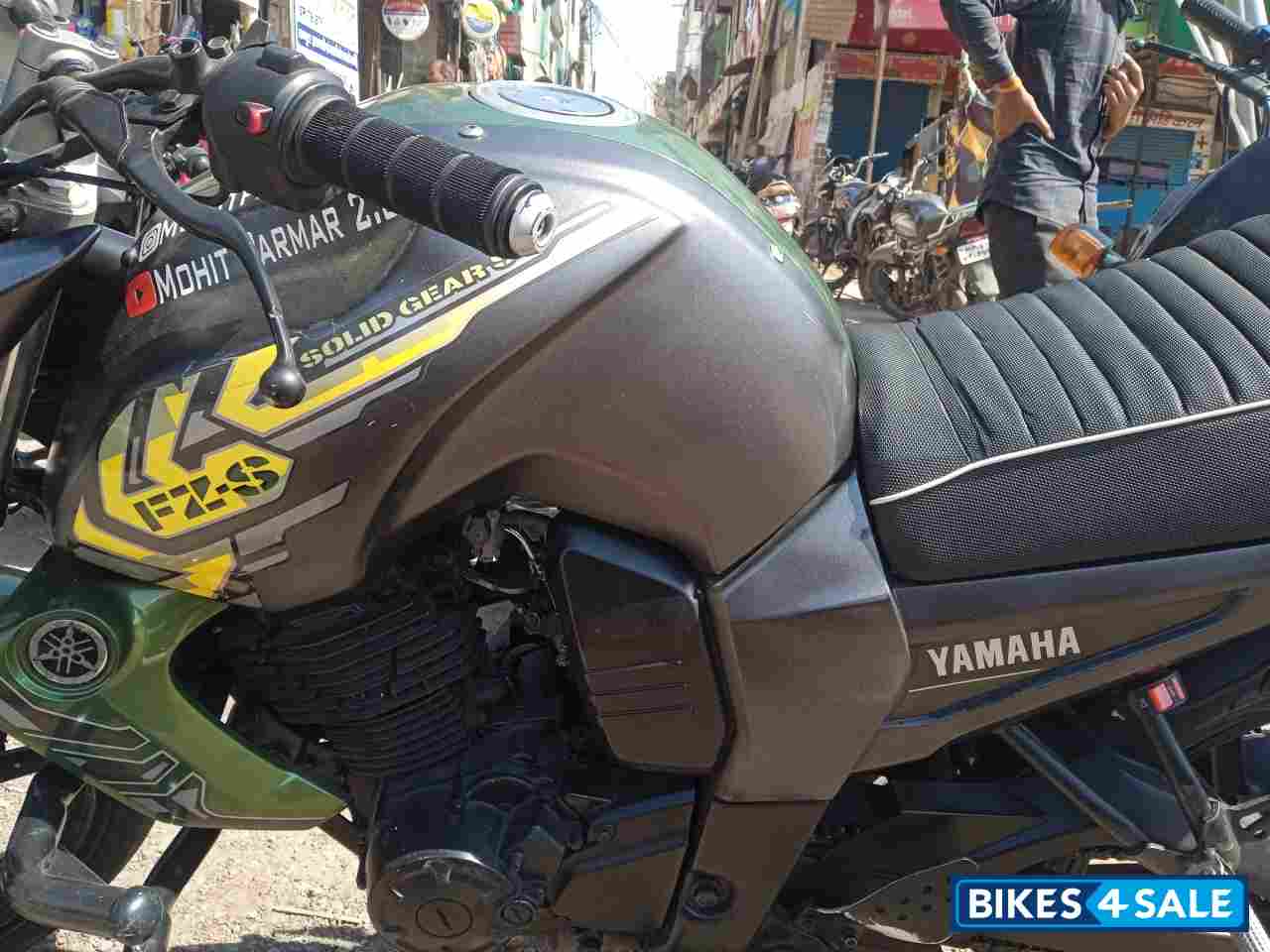 Solo White Yamaha FZ-S