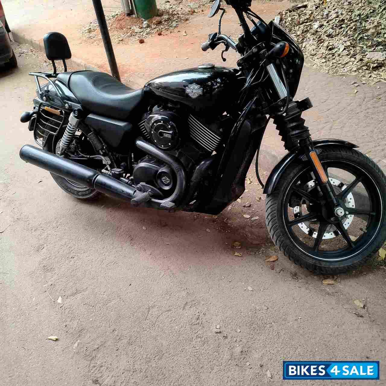 Black Harley Davidson Street 750