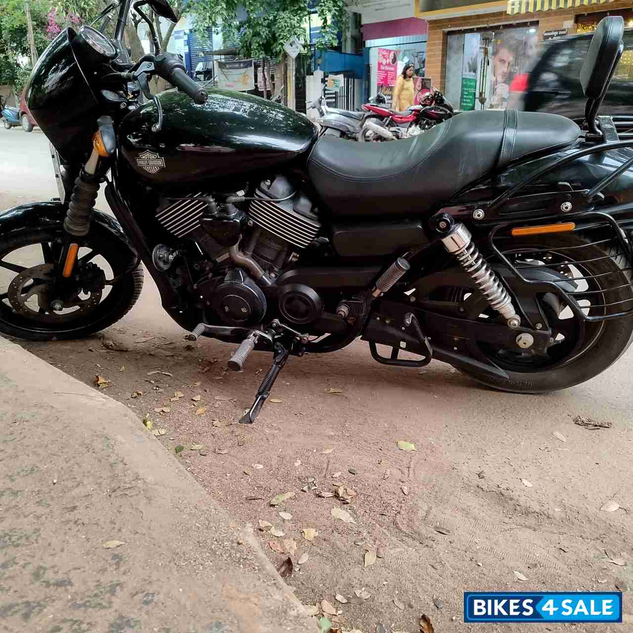 Black Harley Davidson Street 750