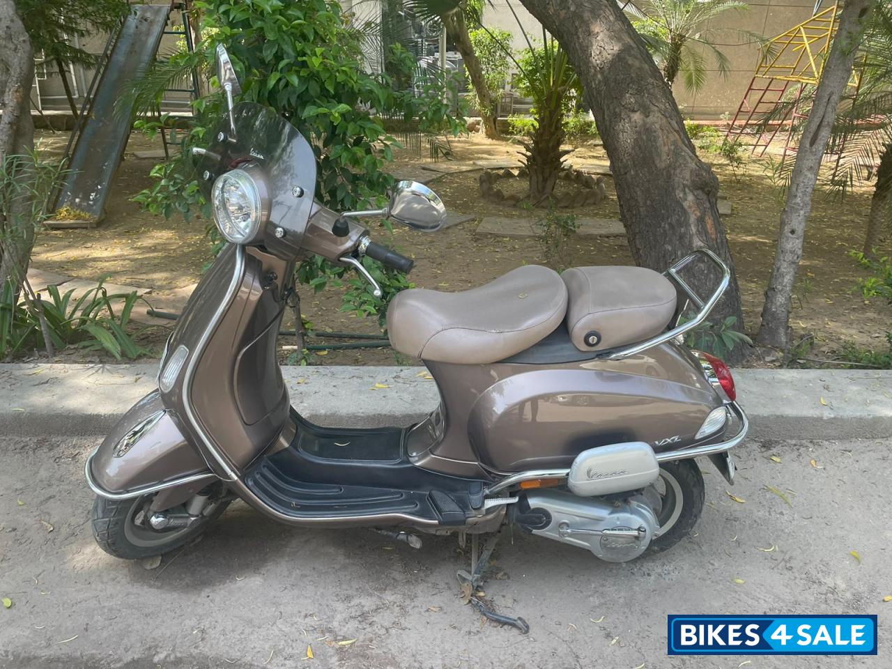 Brown Vespa Elegante