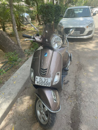 Brown Vespa Elegante