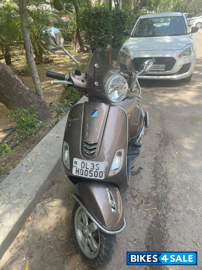 Brown Vespa Elegante