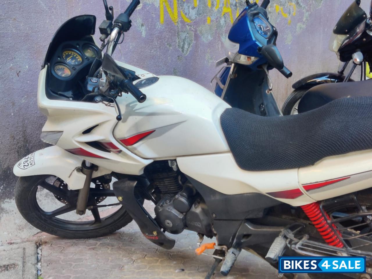 White Hero Karizma R