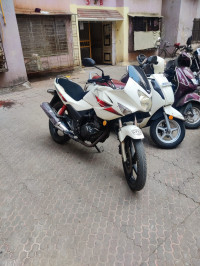 White Hero Karizma R
