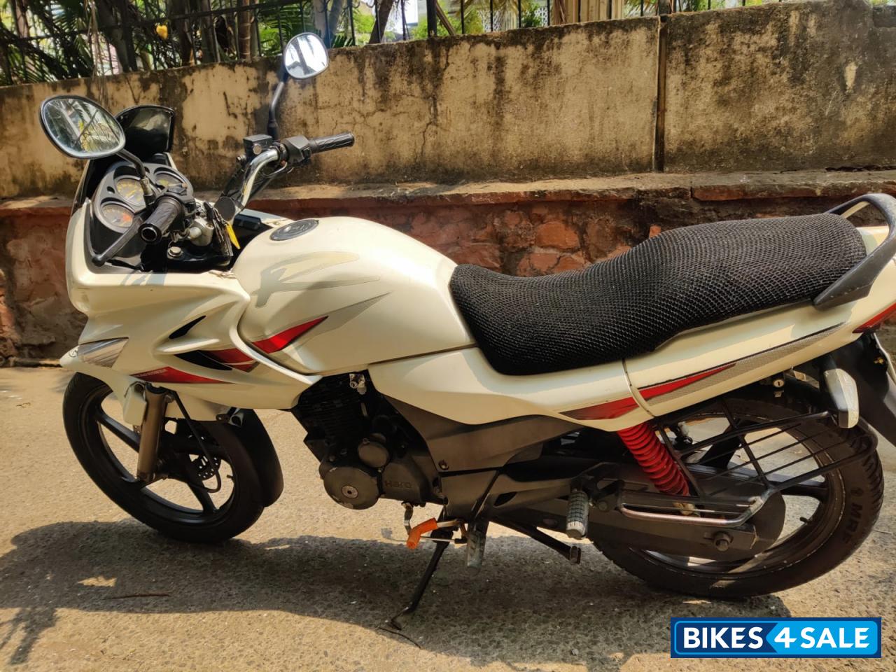 White Hero Karizma R