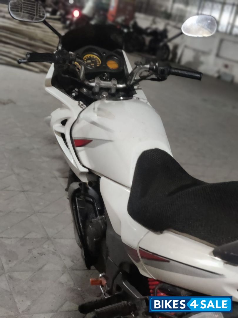 White Hero Karizma R