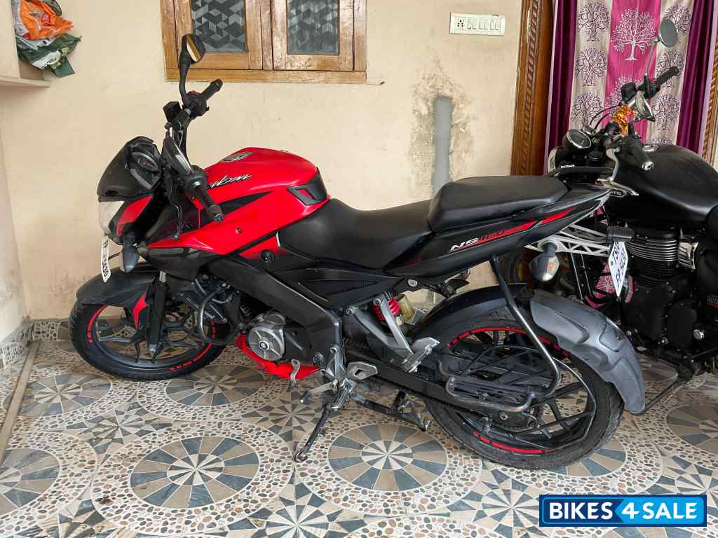 Red Bajaj Pulsar NS 160 Red Bajaj Pulsar NS 160
