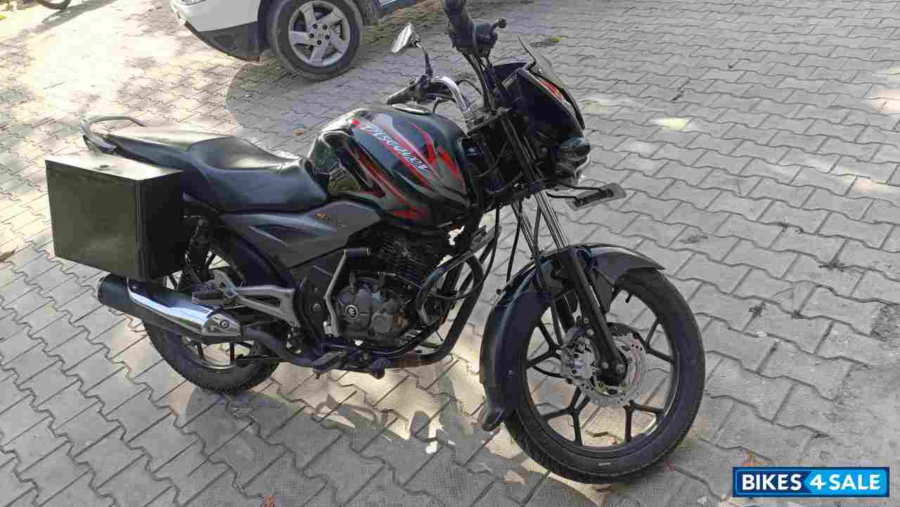 Red Black Bajaj Discover 125T