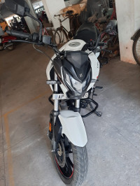 White Hero Xtreme 160R BS6