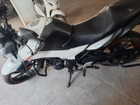 White Hero Xtreme 160R BS6