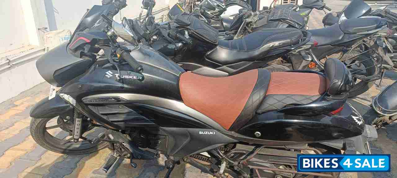 Black Suzuki Intruder 150