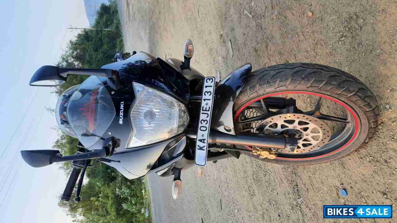 Black Suzuki Gixxer SF