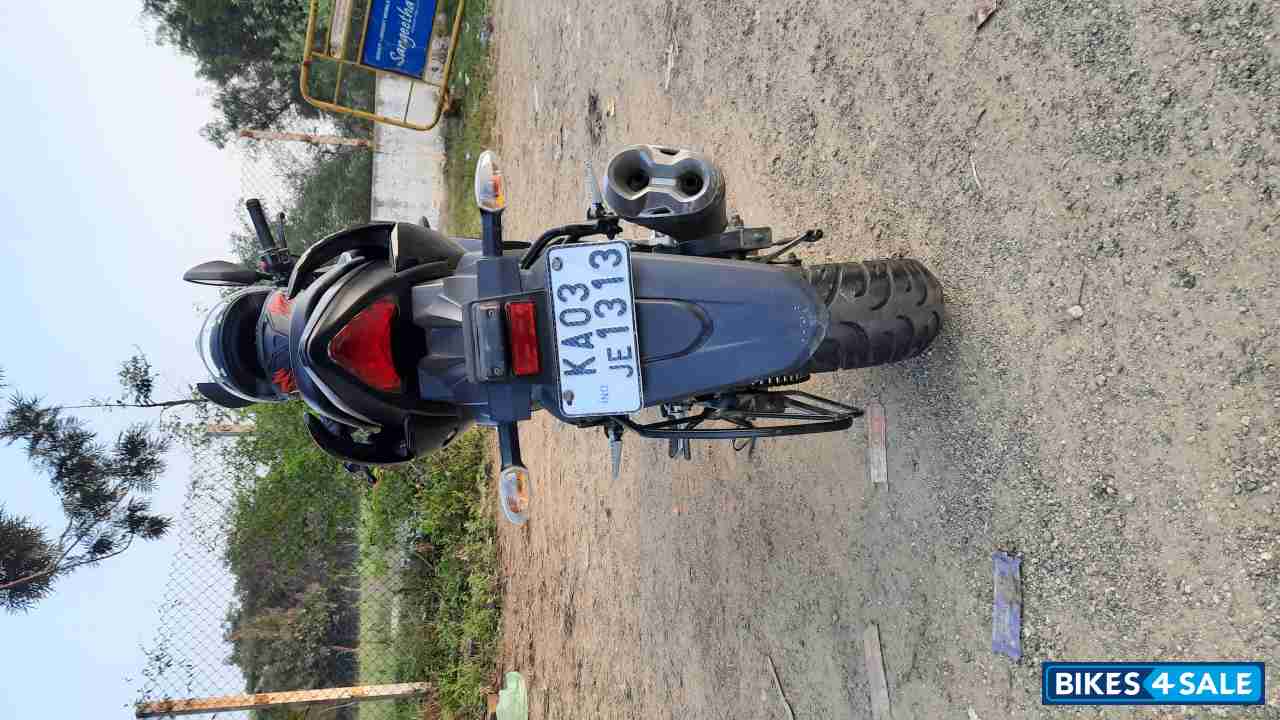 Black Suzuki Gixxer SF