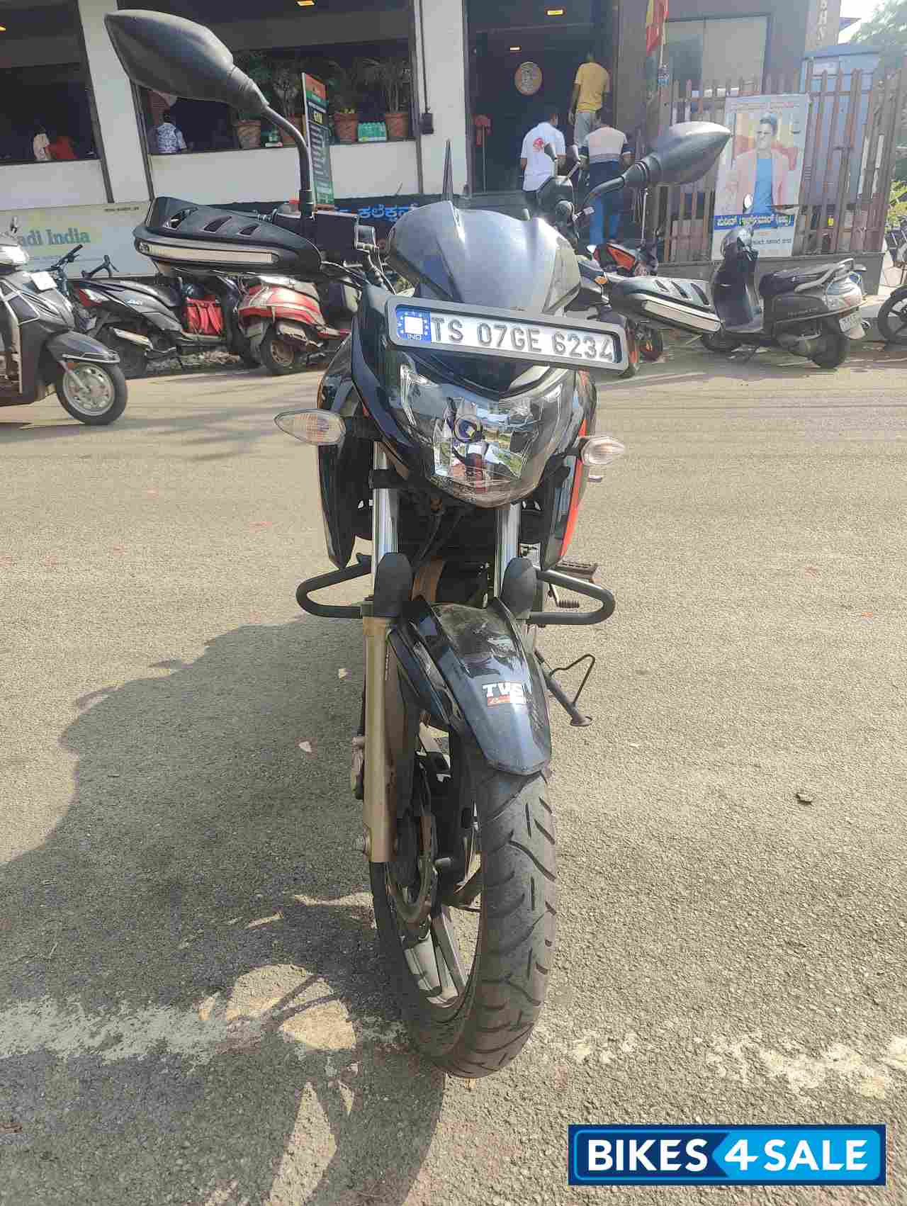 Black TVS Apache RTR 200 4V ABS Race Edition 2.0