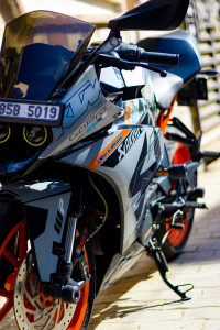 Black KTM RC 200