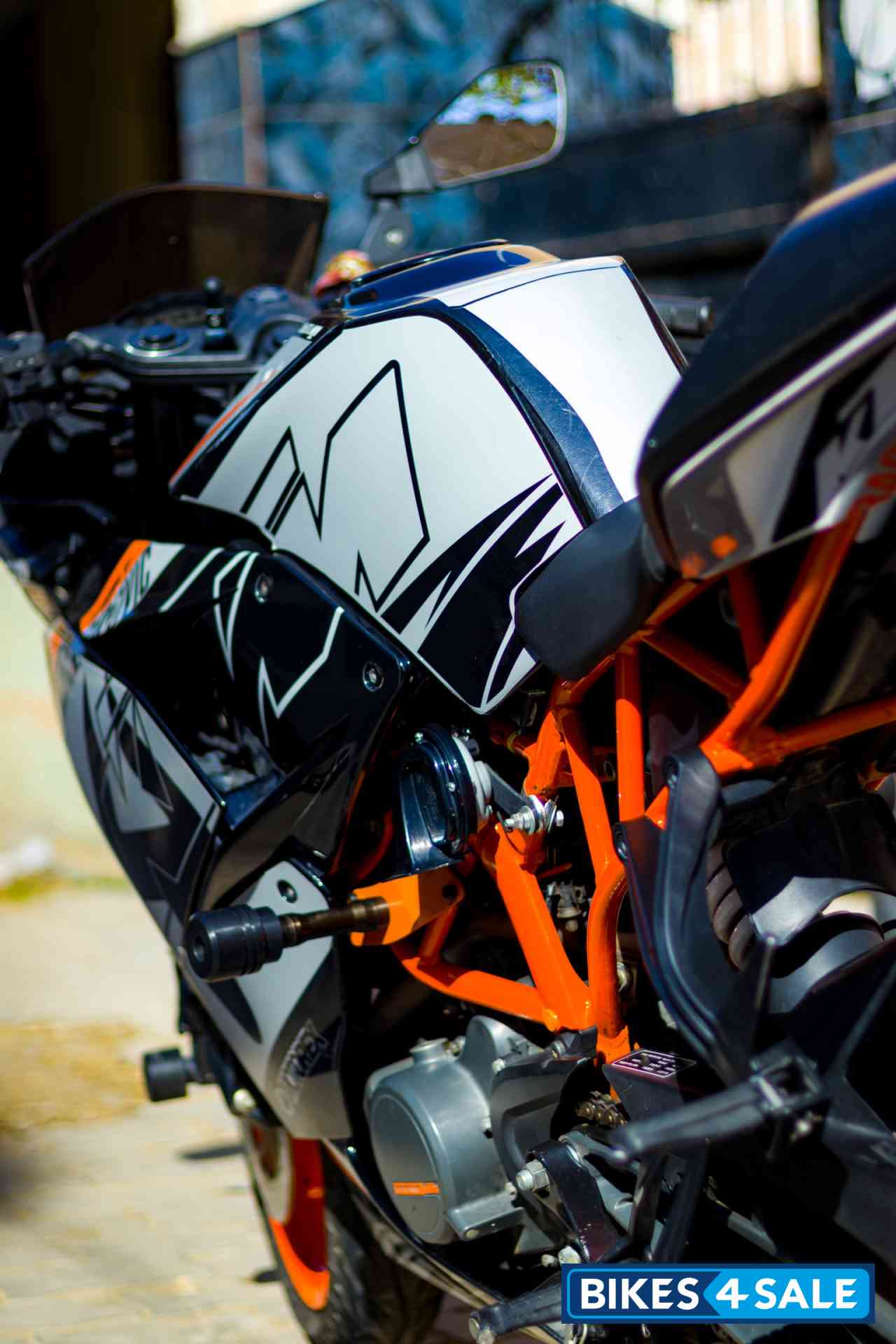Black KTM RC 200