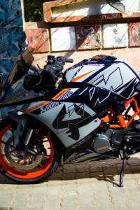 Black KTM RC 200