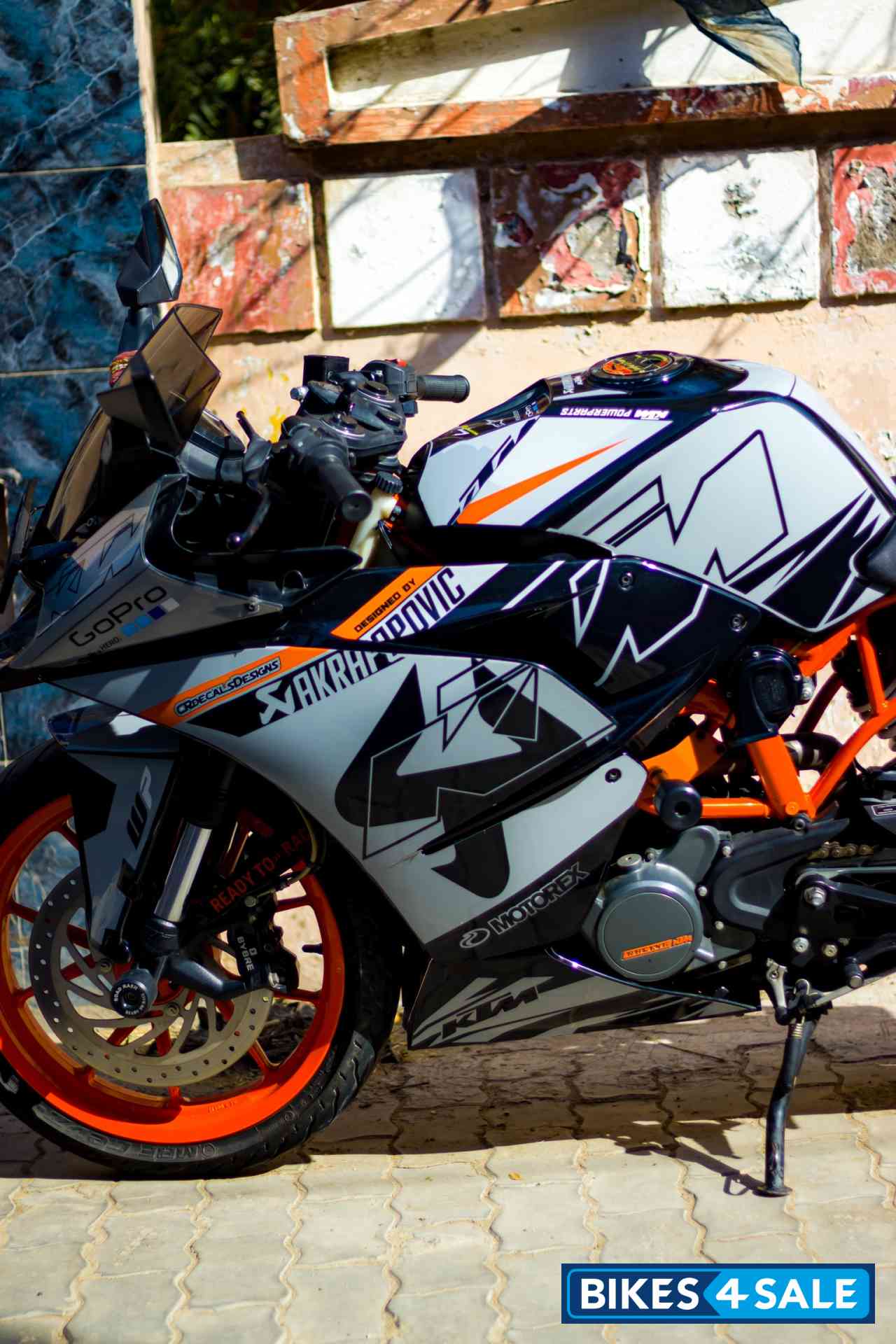 Black KTM RC 200