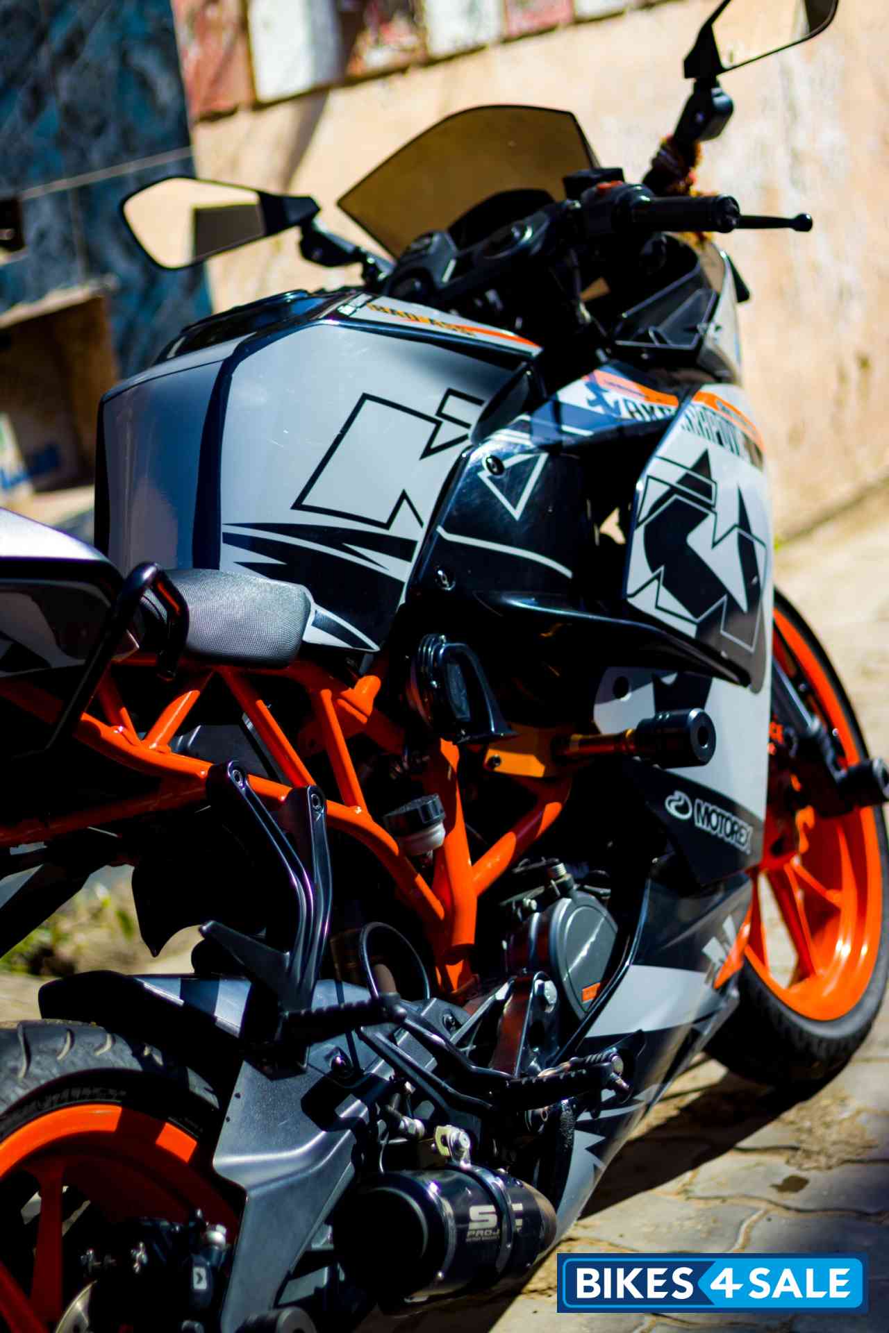 Black KTM RC 200
