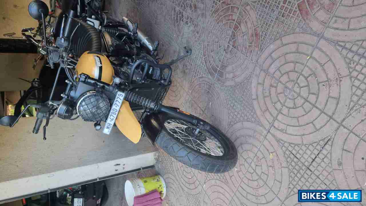 Yezdi Scrambler Single Tone