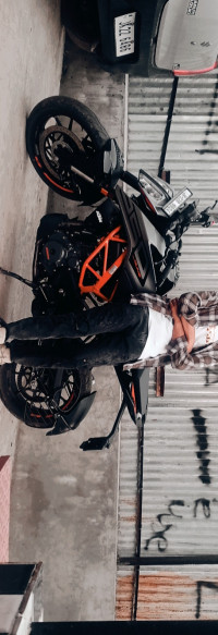 Silver KTM Duke Duke 250 2021 silver