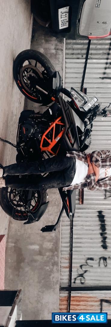 Silver KTM Duke Duke 250 2021 silver