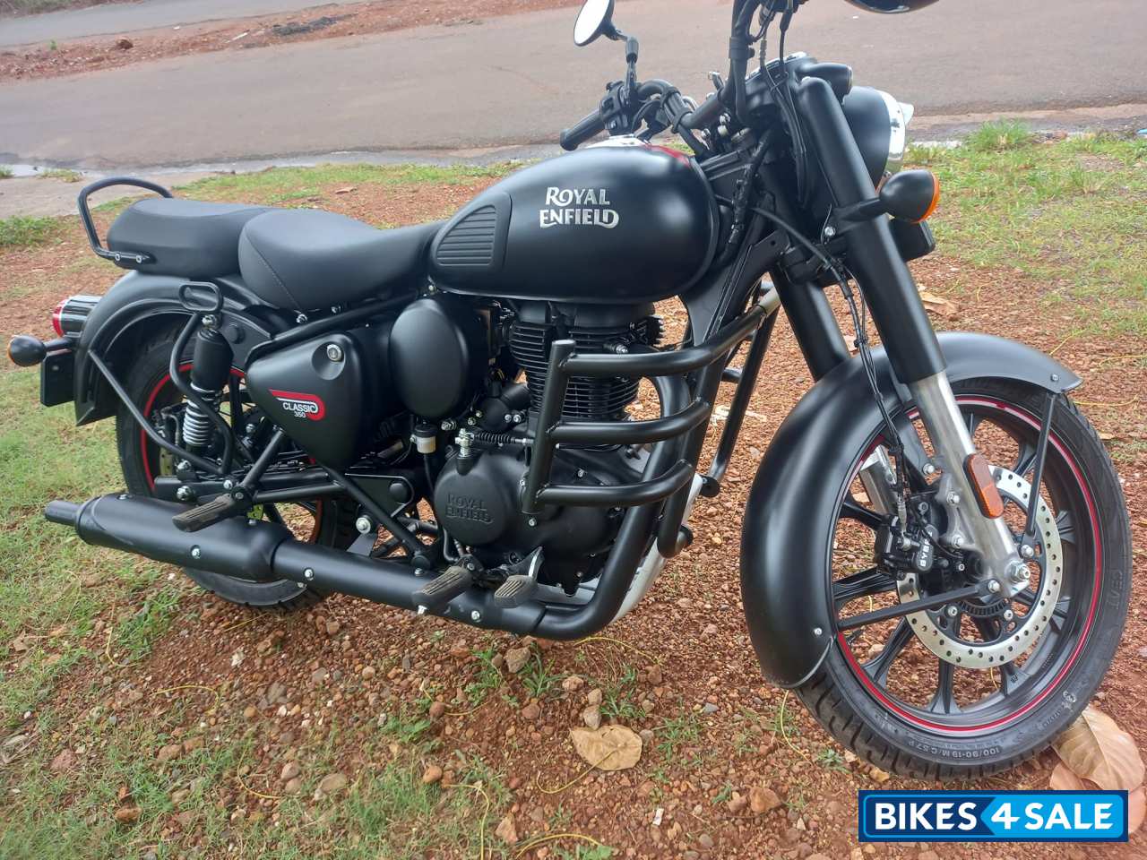 Black Royal Enfield Classic Stealth Black