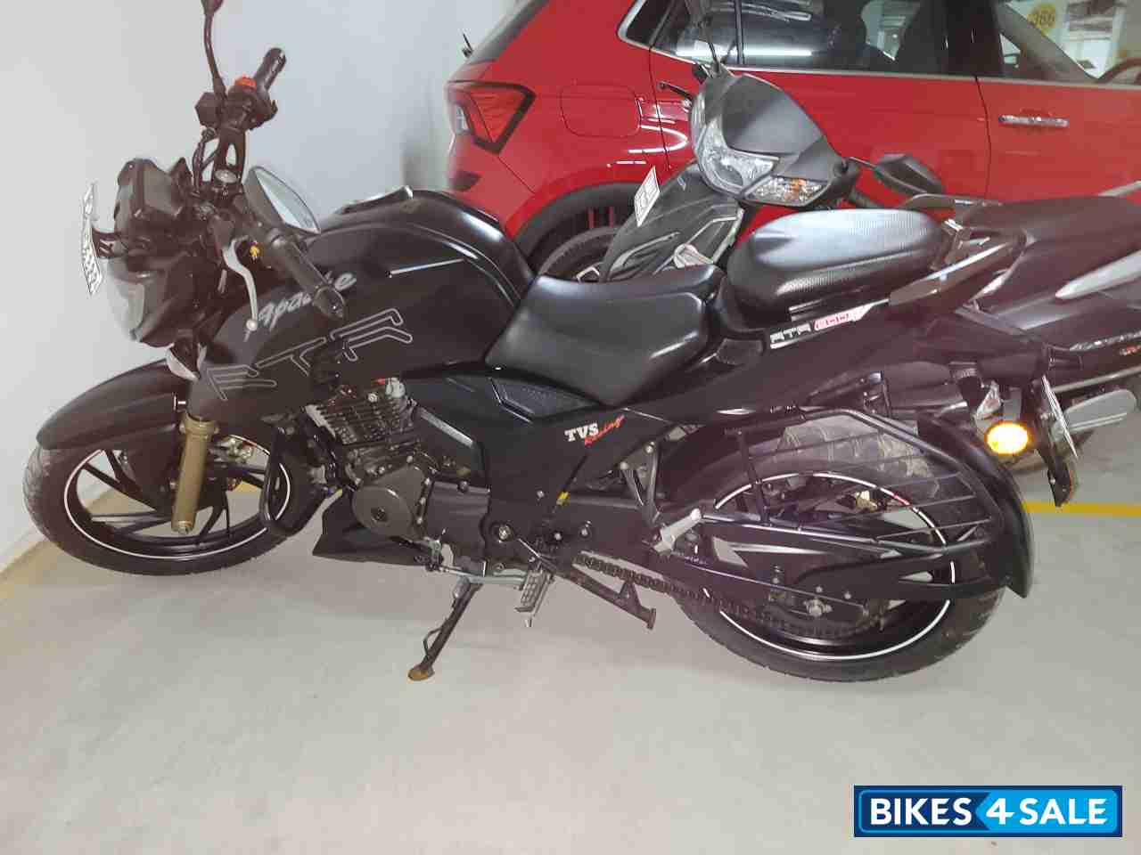 Matt Black TVS Apache RTR 200 4V