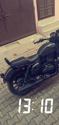 Yezdi Roadster Dark 2022 Model