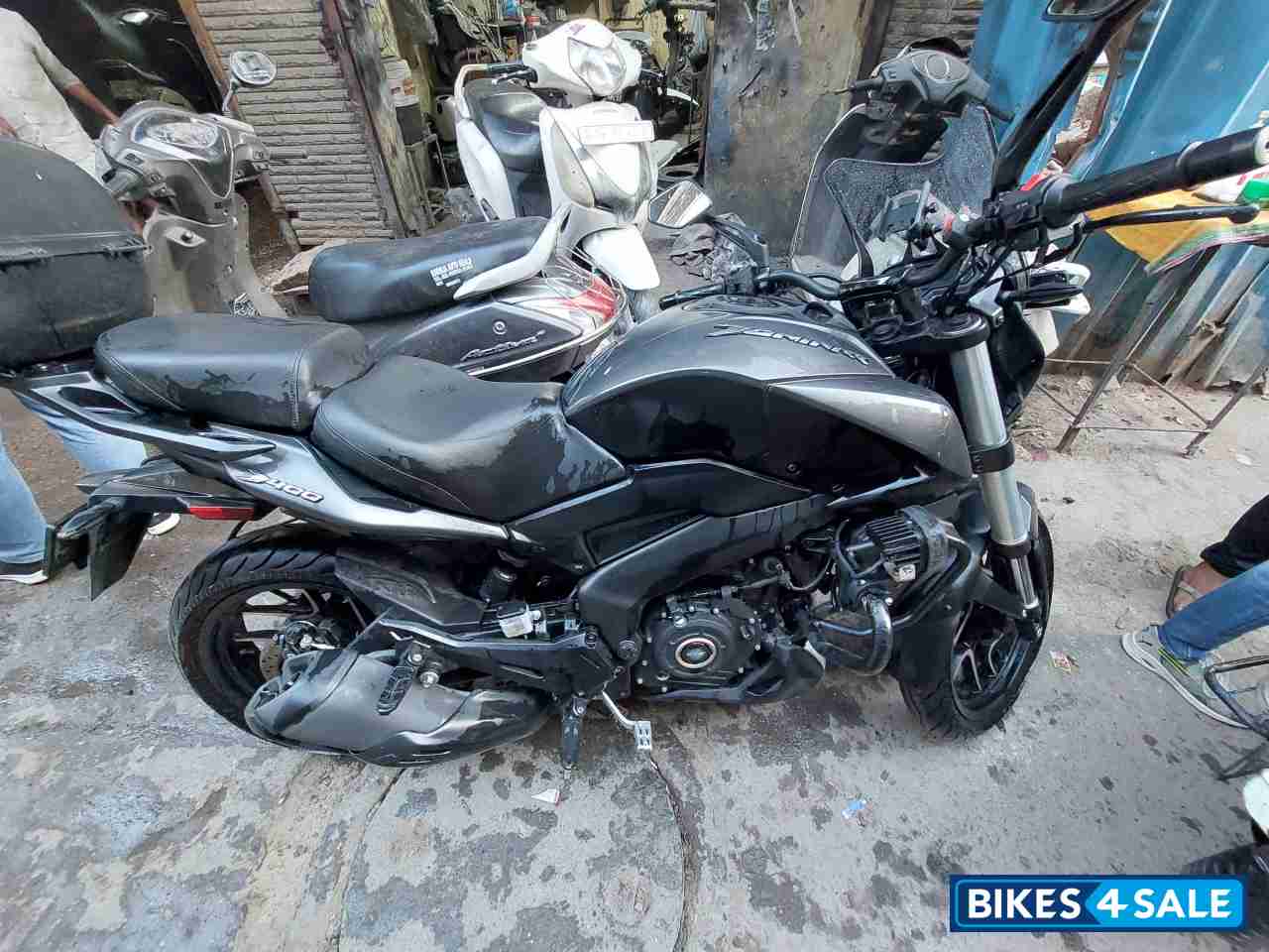 Black Bajaj Dominar 400 ABS BS6