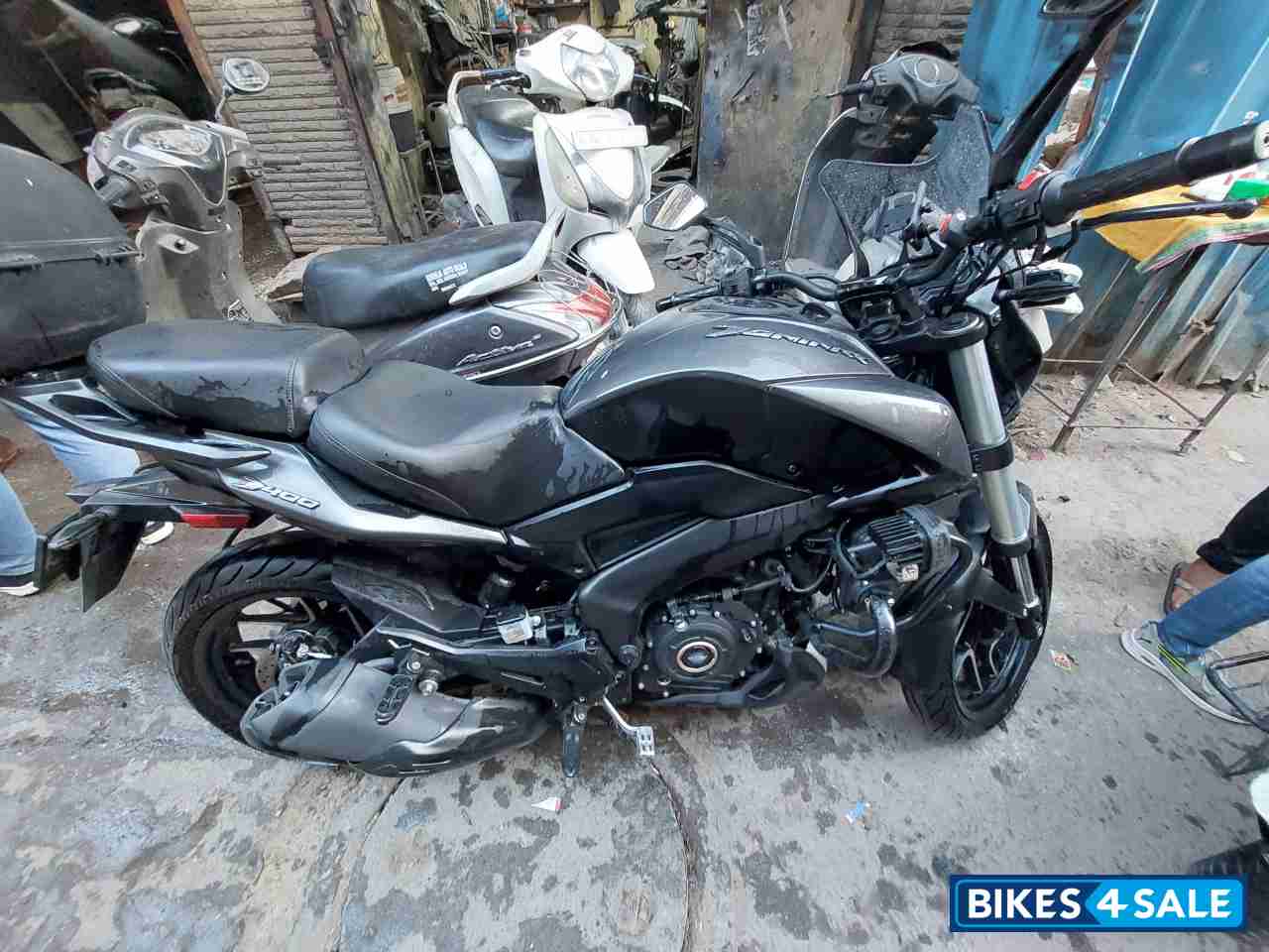 Black Bajaj Dominar 400 ABS BS6