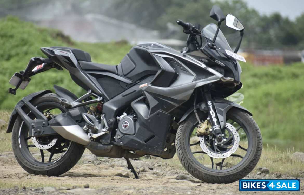 Bajaj Pulsar RS 200