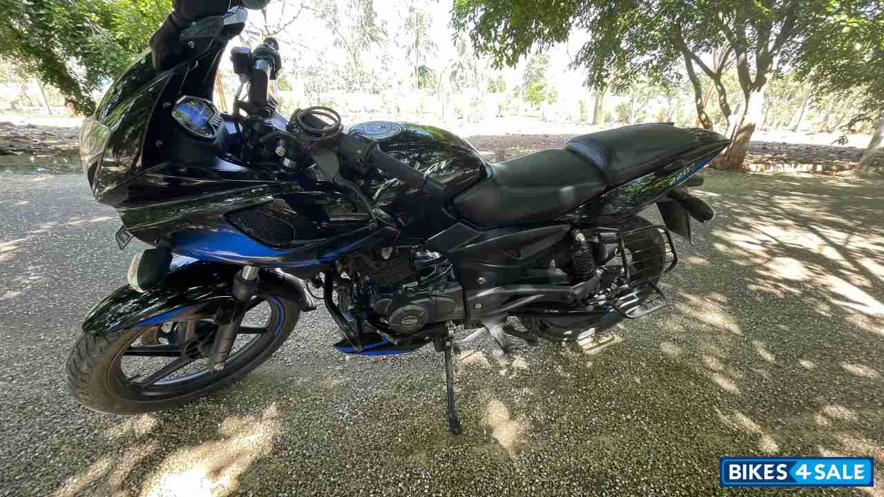 Bajaj Pulsar 220F